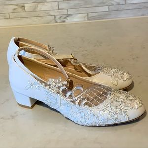 Crystal Queen Women Lace Wedding Shoes size 39